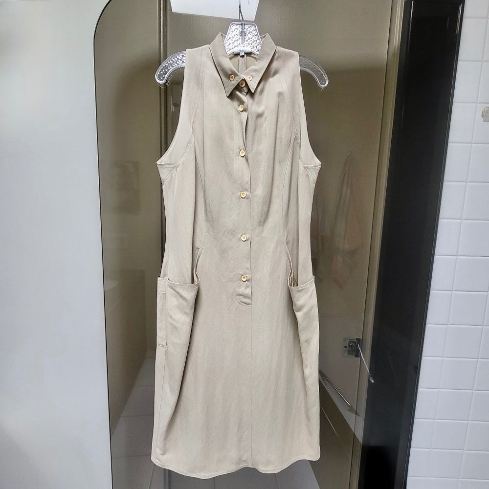 Vintage Byblos Sleeveless Collared and Front Buttoned Tan Summer Dress (12)